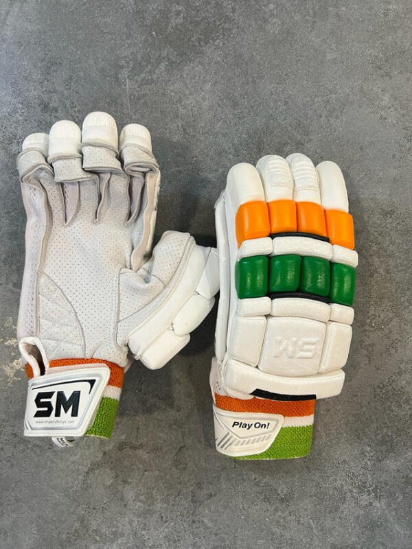 SM Exclusive Batting Gloves (2)